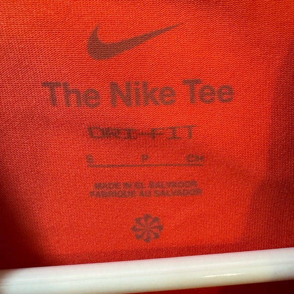 The Nike Tee T-Shirt. Size S Kids. New with tags. - Picture 2 of 4